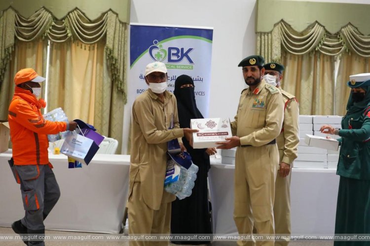 Dubai Police distribute Cold Water to Labourers in Hatta
